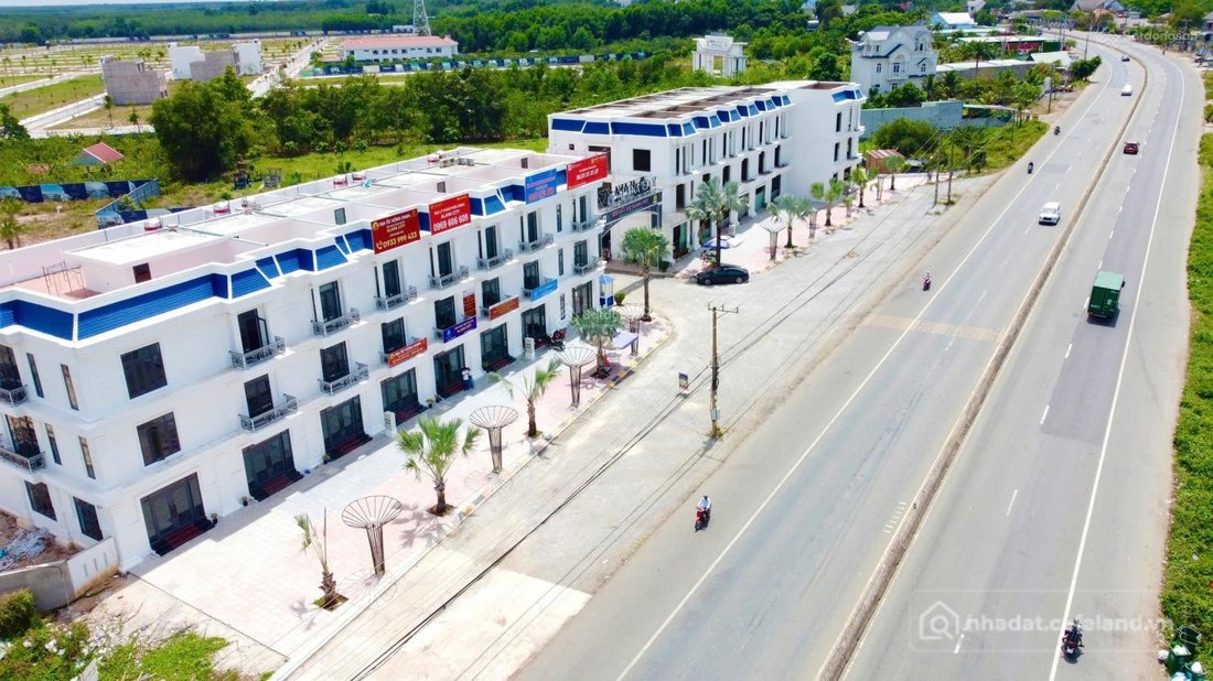Bán đất thổ cư: Bán gấp lô 100m2 đối diện công viên 10.000m2 tại Alana City. Sát