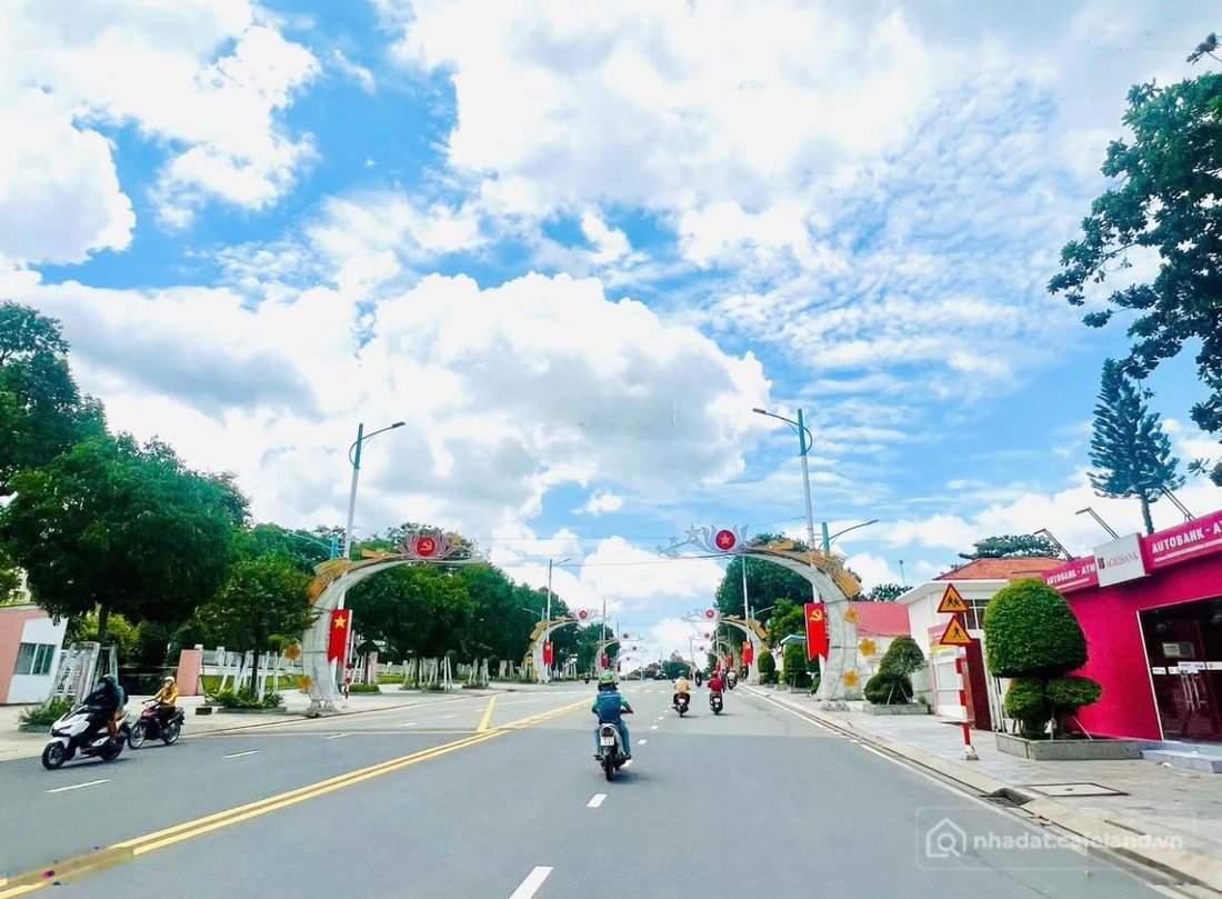 Bán đất thổ cư: Cần bán nhanh lô đất siêu đẹp nằm ngay trung tâm gần chợ Bến Cát