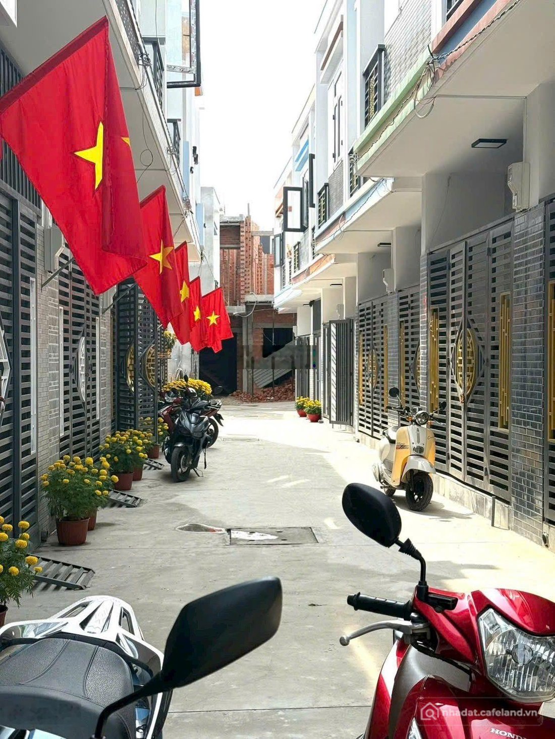 Bán nhà riêng: BÁN NHÀ SỔ CHUNG LẦU TRỆT MỚI XÂY . Toạ lạc tại Thái Hoà, Tân Uyê