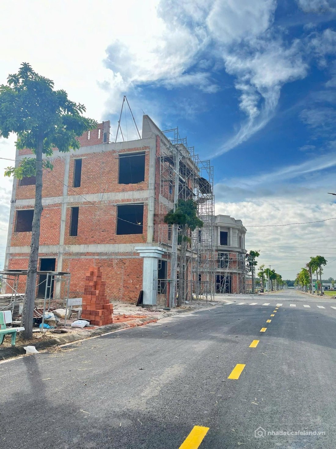 Bán đất thổ cư: Suất ngoại giao lô đất gần hồ bơi tại kđt alana city - trục đườn
