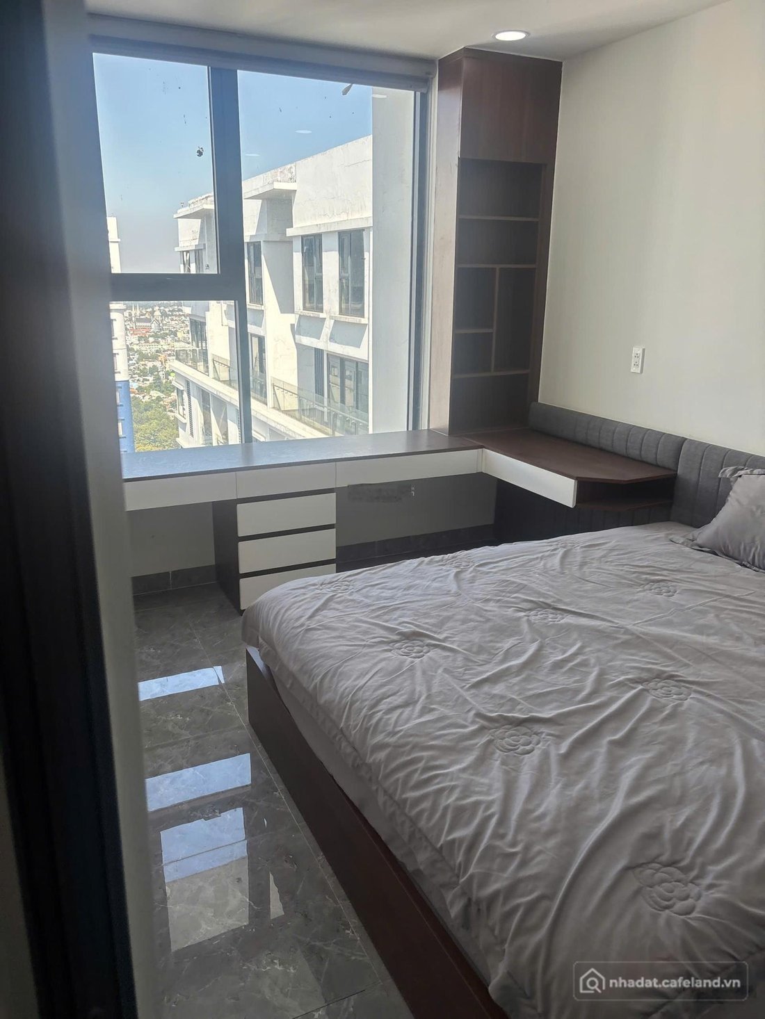 Bán căn hộ chung cư: Bán chung cư c SkyView tầng cao nhất, 89,9 m2, 2PN, 2WC. Nộ