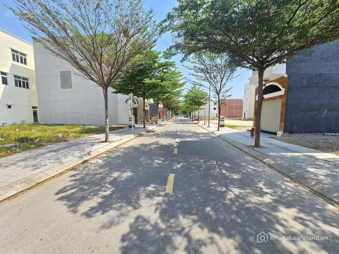 Bán đất thổ cư: Cần bán lô đất 80m2 ngay khu công nghiệp VSIP 2. Liền kề chợ trư