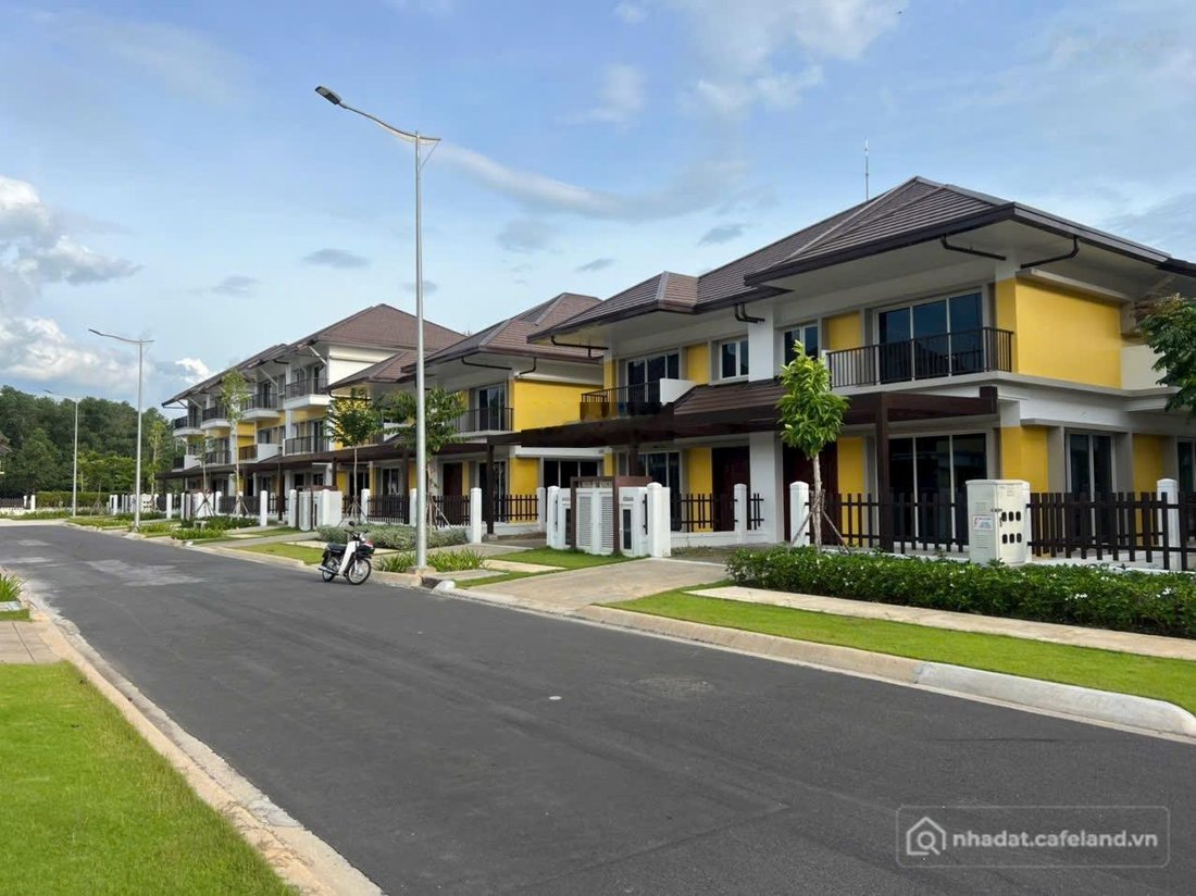 Bán biệt thự: Bán biệt thự 250m2, nằm trong khu đô thị ecolakes mỹ phước ,kế khu