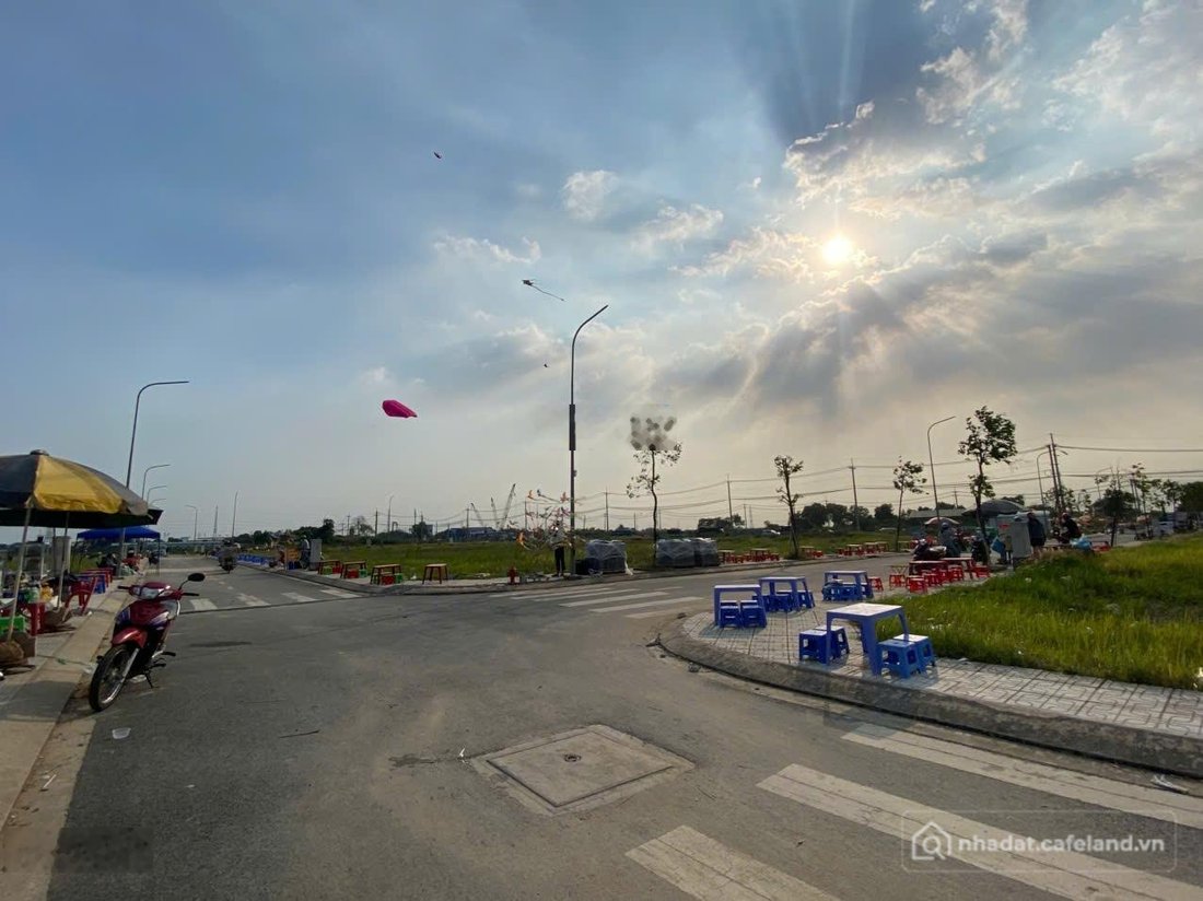 Bán đất thổ cư: Chính chủ sang lại nền đất dự án River Town - SHR 2025 - Cấp phé