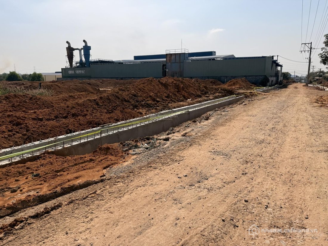 Bán đất thổ cư: Bán đất chính chủ Uyên Hưng 24 quy hoạch SKC. Giá 5tr6/m2 Tân Uy