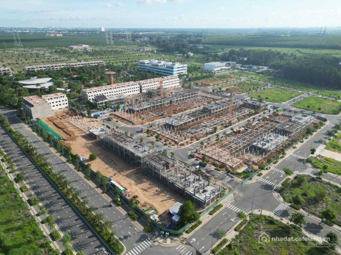 Bán đất thổ cư: Gem Sky World Long Đức Long Thành 5,2x20m đối diện công ...