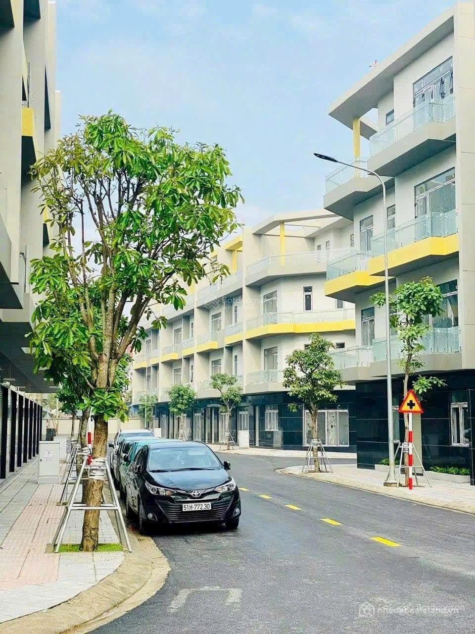 Bán biệt thự: Nhà phố liền kề giá tốt - khu làng đại học quốc gia - tp hồ chí mi