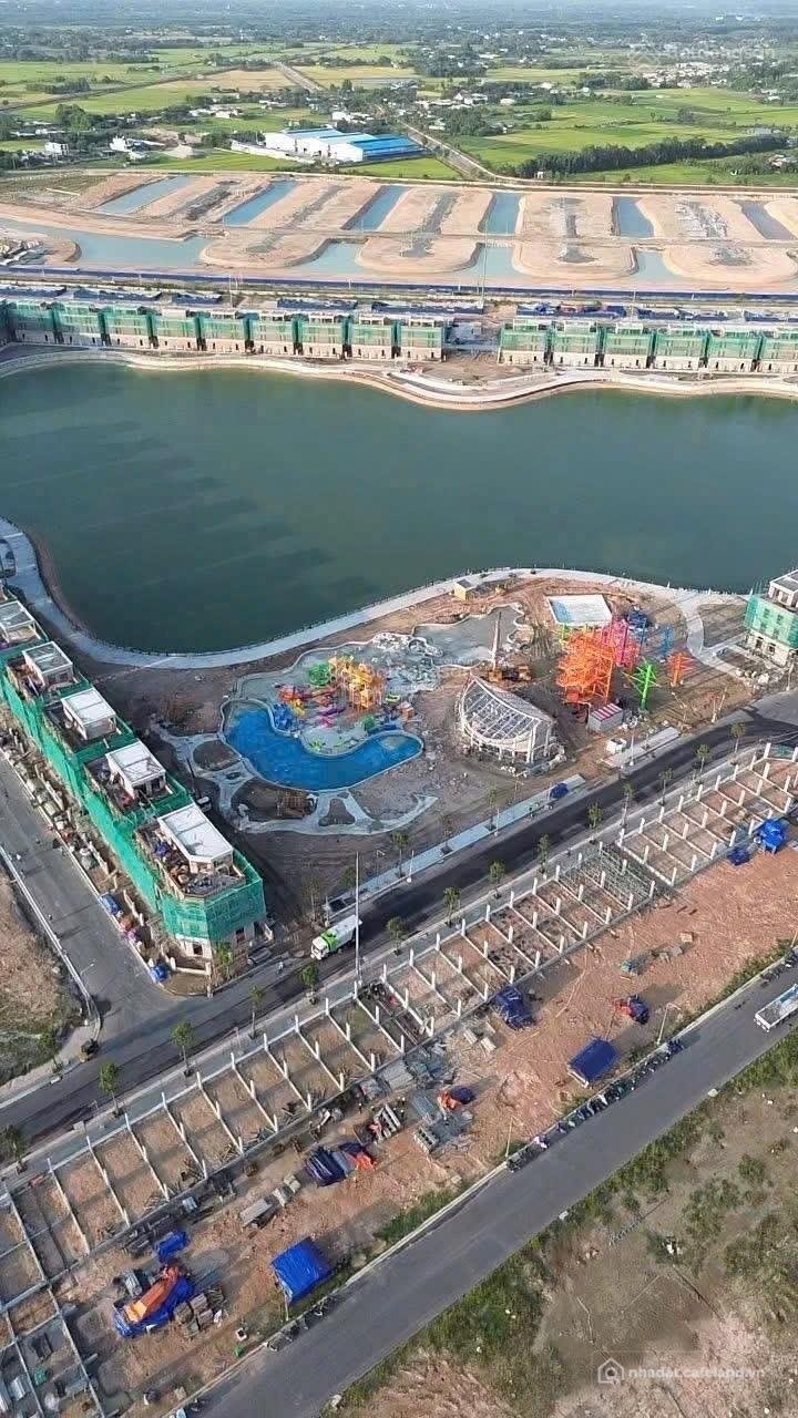 Bán đất thổ cư: Bán gấp đất nền 678m2 gần Vinhomes Green City, giá 6,441 tỷ