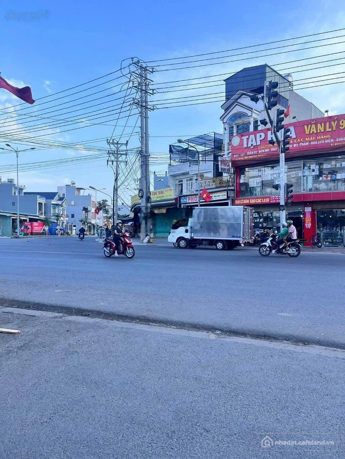 Bán đất thổ cư: Chính chủ cần bán đất gần bến xe miền đông, cách dt743 15m. kinh