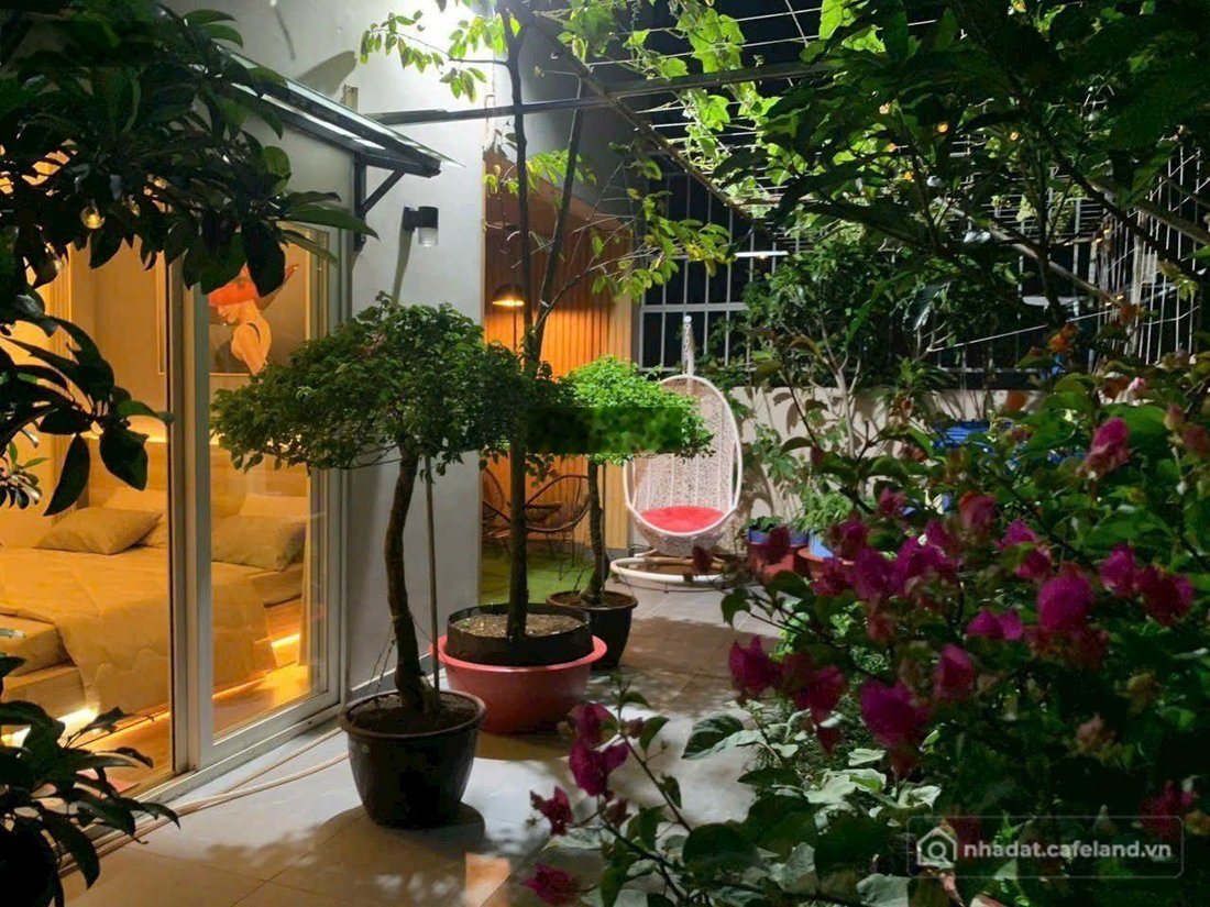 Bán căn hộ chung cư: Penhouse sân vườn 180m2 giá chỉ bằng căn nhà nhỏ