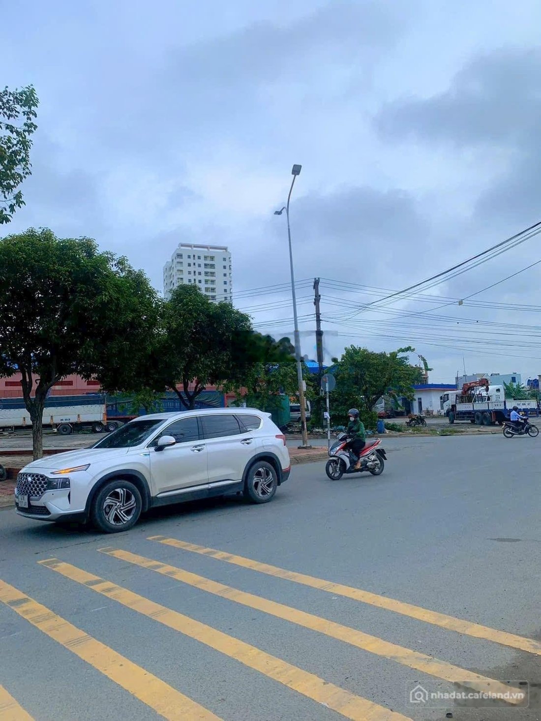 Bán nhà riêng: Bán đất tặng nhà lầu mặt tiền đường nhựa kinh doanh buôn bán