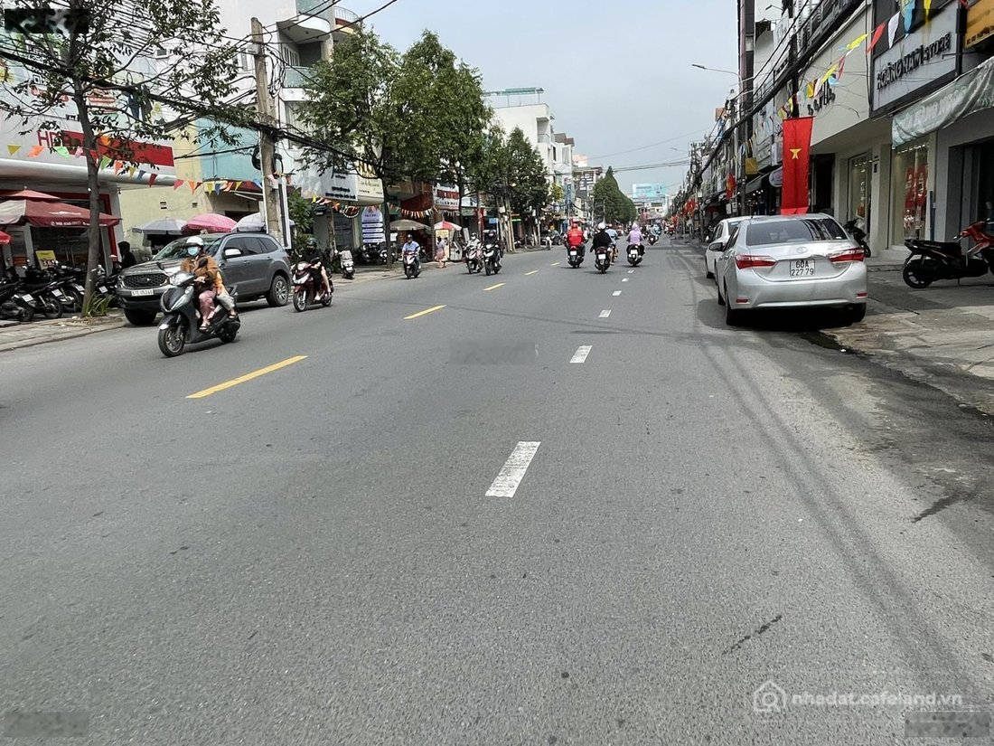 Bán nhà riêng: Chính chủ cần bán nhà mặt tiền Phạm Văn Thuận gần chợ Tân Mai DT 