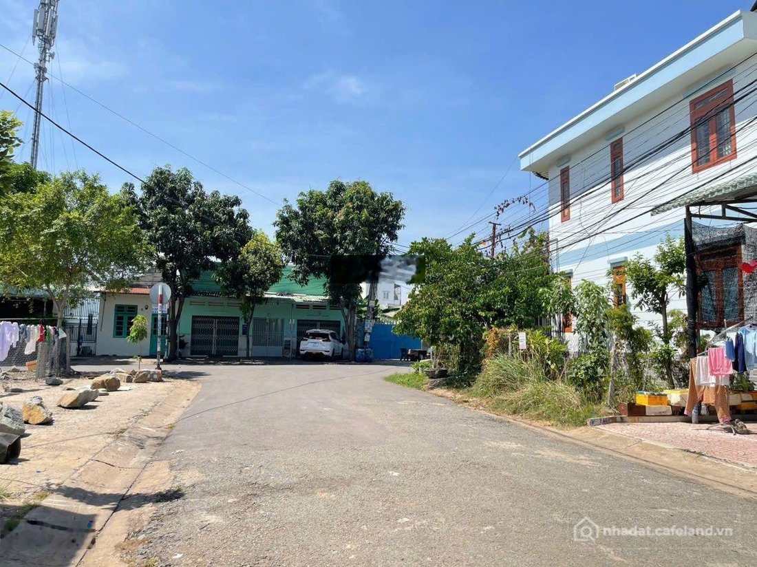 Bán nhà riêng: Nhà trọ 1 trệt 1 lầu thu 20 triệu KDC Đông An kế cổng KCN Tân Đôn