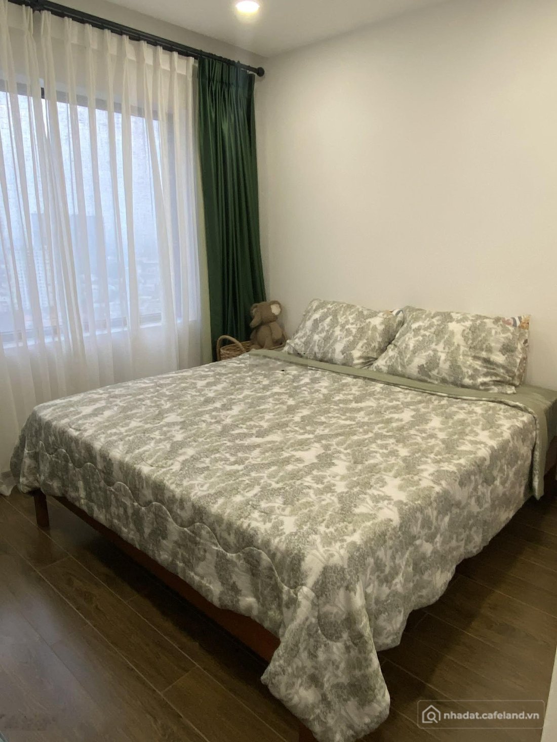 Bán căn hộ chung cư: Chính chủ bán căn hộ 2PN tầng cao CC Phú Đông Sky Garden