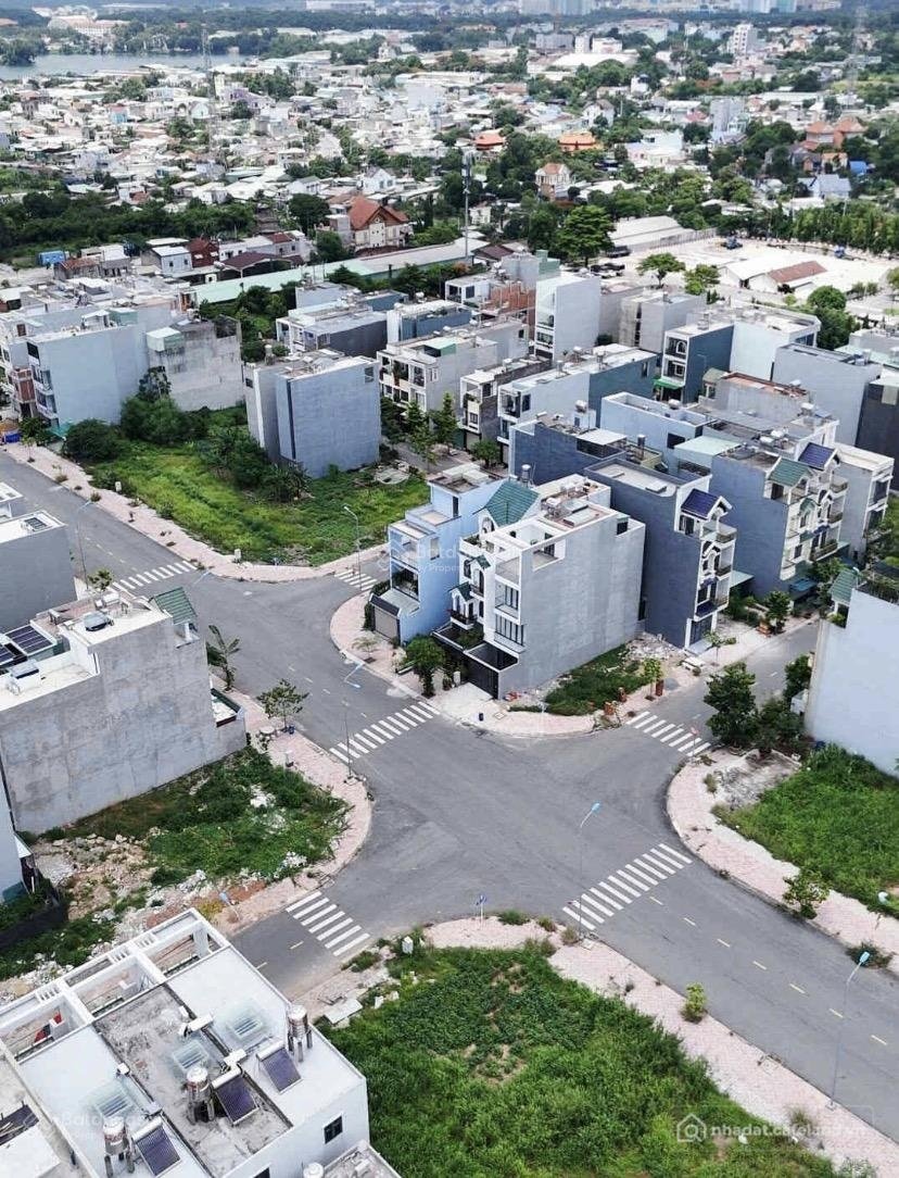 Bán đất thổ cư: Bán gấp lô góc- ngang 13,5m kdc vip phú hồng thịnh. hàng hiếm ch