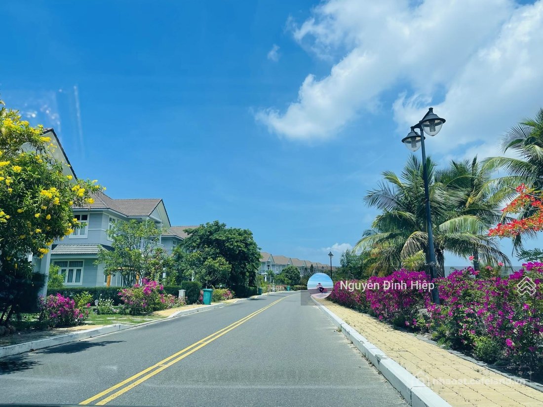 Bán biệt thự: Bán biệt thự Sea Links Mũi Né dãy PE, view biển sân golf cạnh lâu 