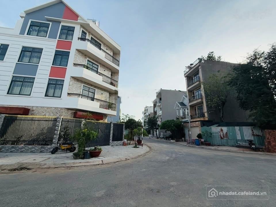 Bán nhà riêng: Bán đất tặng nhà cấp 4, 2PN, Đường 12m Khu Tái Định Cư Linh Xuân,