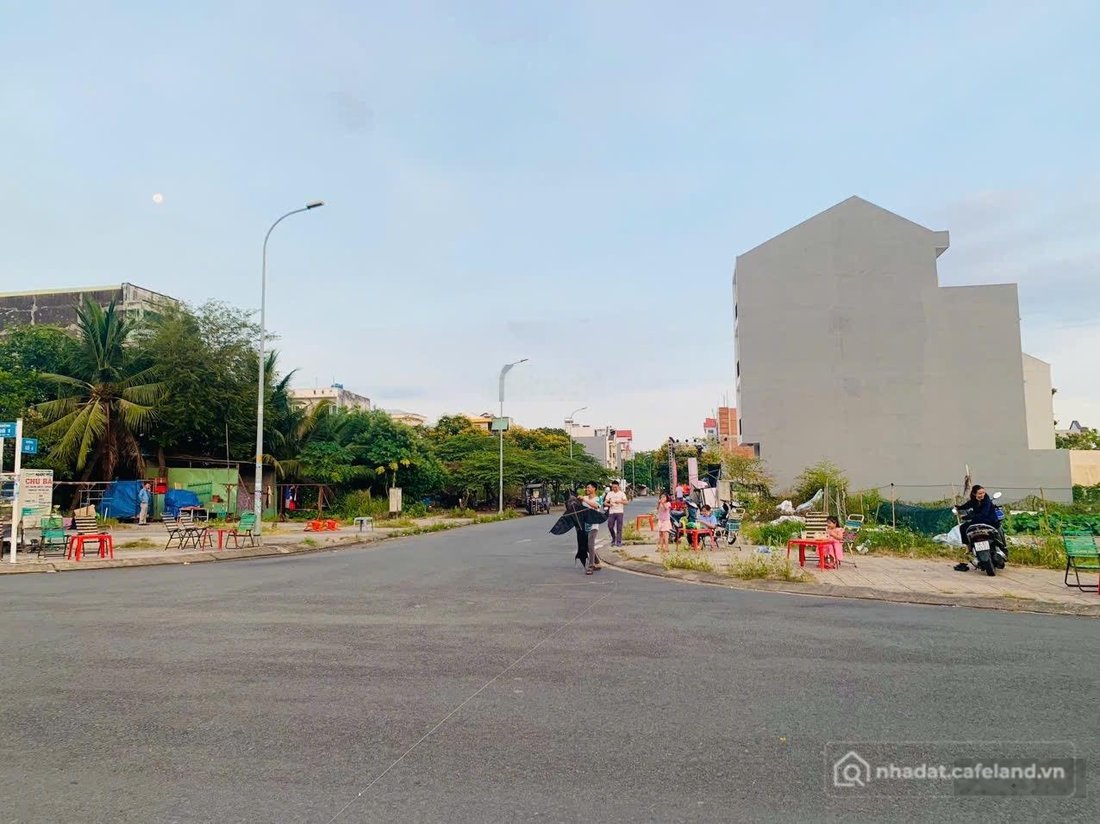 Bán đất thổ cư: Lô góc 2 mặt tiền, 98.2m2, ngang 7m, khu tái định Cư Linh Xuân, 