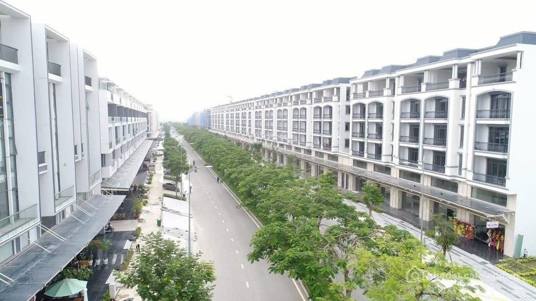 Bán nhà phố dự án: Cần bán gấp Shophouse mặt tiền Royal khu đô thị xanh Vạn Phúc