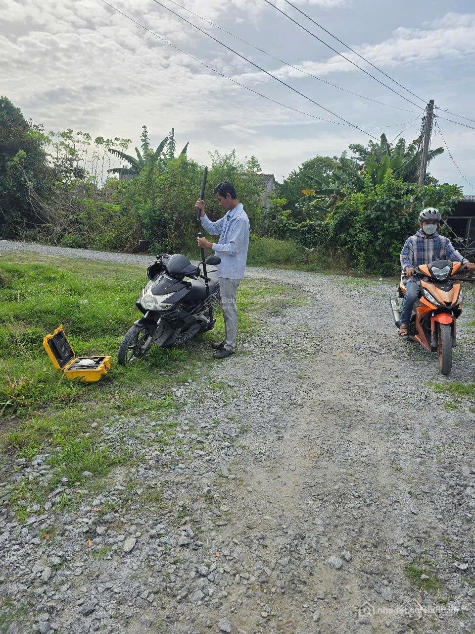 Bán đất thổ cư: Cần bán đất Nhơn Hoà 2 Đức Hoà Thượng sau Uỷ ban, dân đông, sổ h