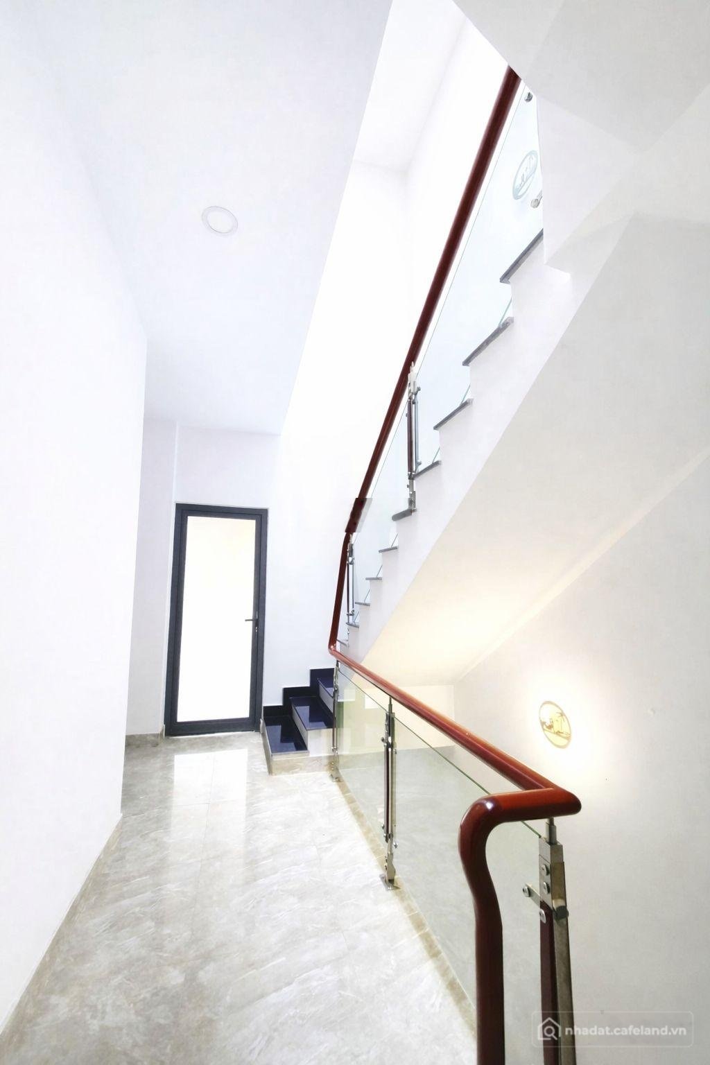 Bán nhà riêng: Căn hộ dịch vụ 3 tầng hxh - ngay vạn phúc - kdc hồng long - 7pn -