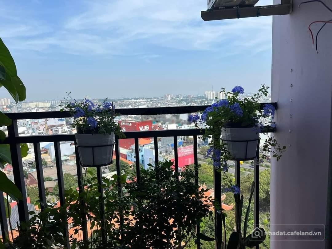 Bán căn hộ chung cư: Cần bán căn hộ 8X Plus, sổ hồng riêng, lầu cao, 63m2 2PN, b