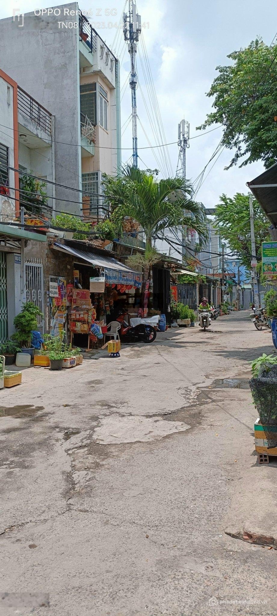 Bán nhà riêng: Bán nhà hai lầu đường xe hơi phường Tân Thới Nhất Q12 DT 100m2 gi