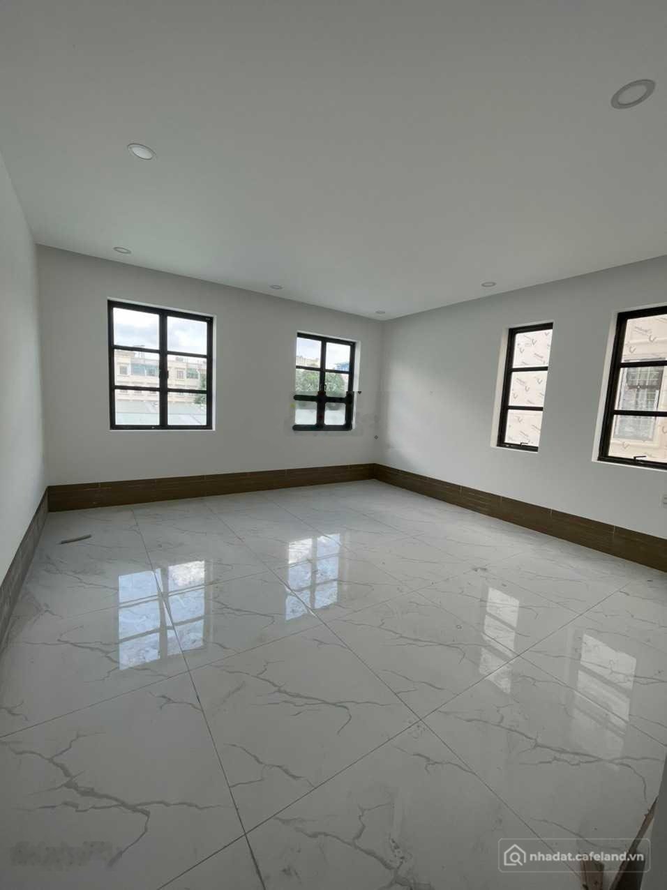 Bán biệt thự: Mặt tiền Phan Văn Trị Cityland Phường 10, 30 tỷ 800 hoàn thiện có 