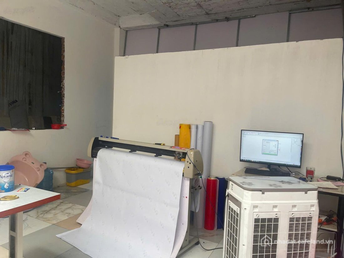 Bán nhà riêng: Mặt tiền Tân Sơn đối diện sân Golf Tân Sơn Nhất - Nhà cấp 4 DT hi