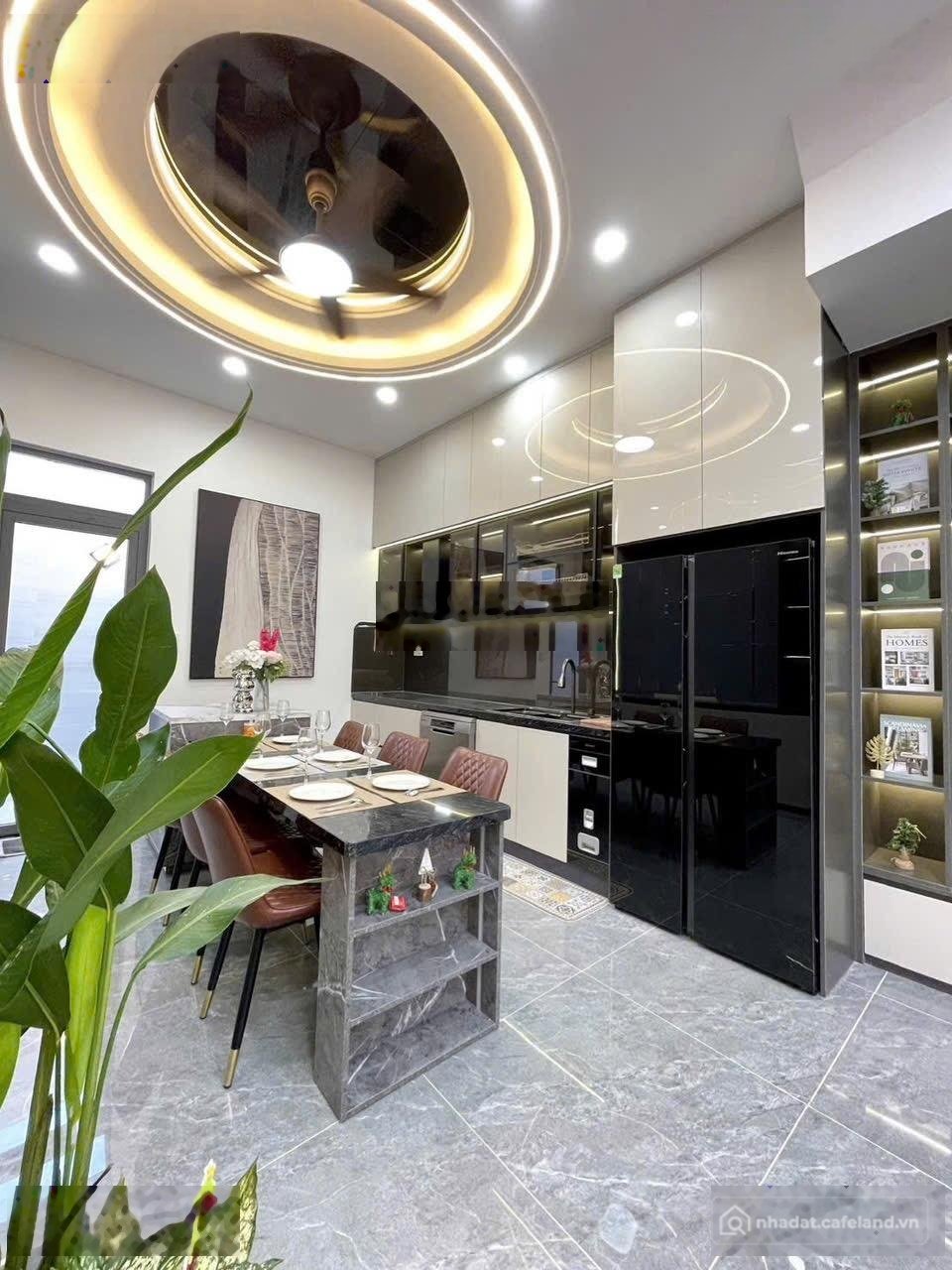 Bán nhà riêng: Bán nhà An Phú Đông 27 vào 2 sẹc gần cầu vượt Bình Phước, sát Chợ