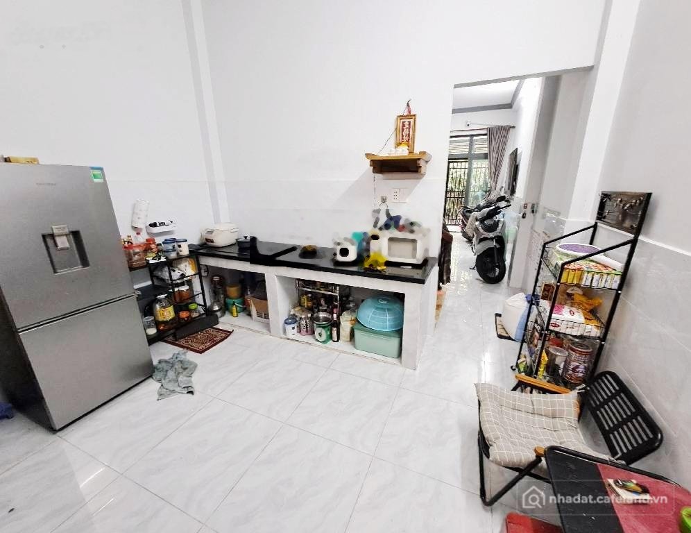 Bán nhà riêng: Chủ bán gấp nhà hẻm xe hơi thông, DT 56m, 4PN, gần Đại học Văn La