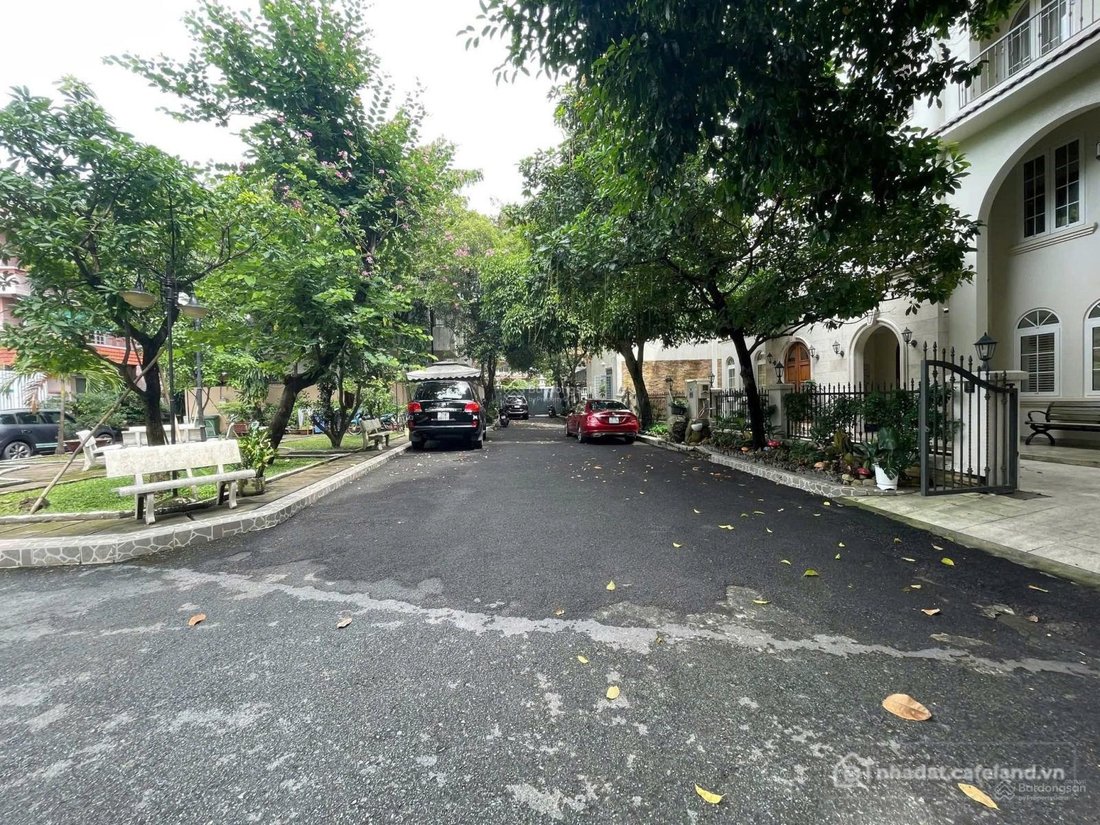 Bán biệt thự: Biệt thự đẹp - khu compound Vip ngay Sân Bay Tân Sơn Nhất - DT 15 