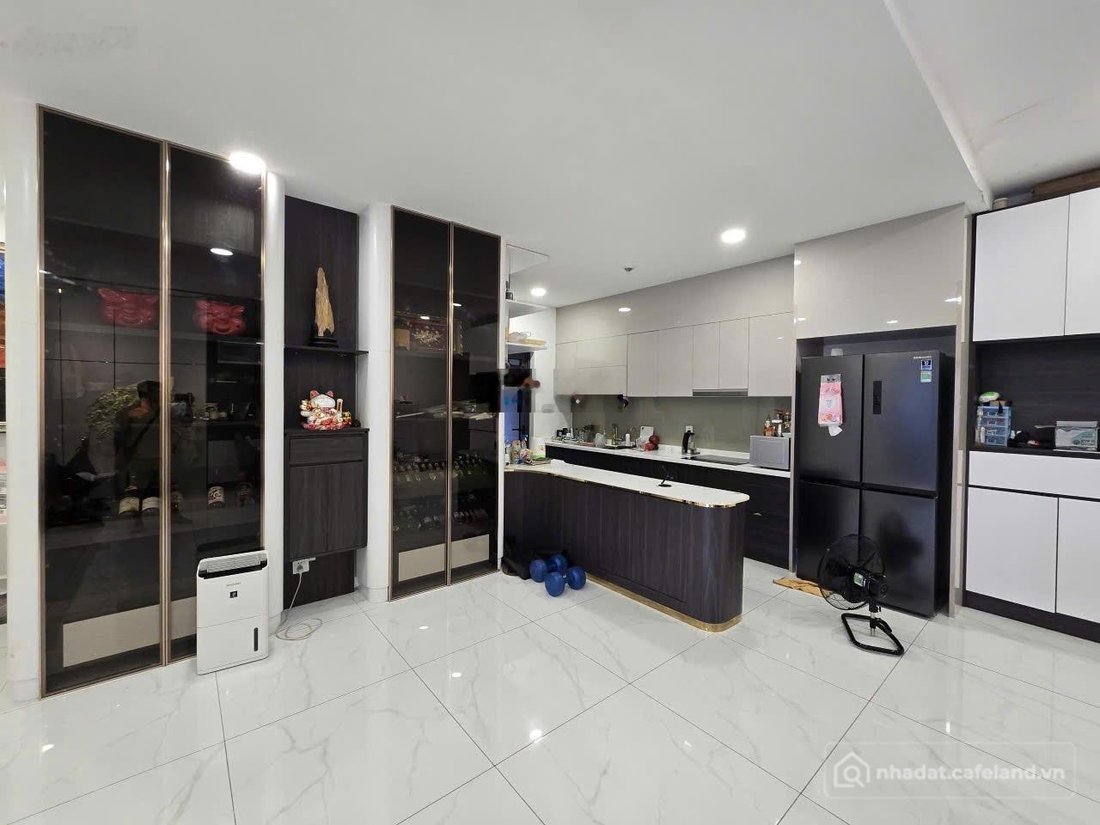 Bán căn hộ chung cư: 10 Tỷ bán căn hộ 141m2 Diamond Brilliant - 4PN full nội thấ