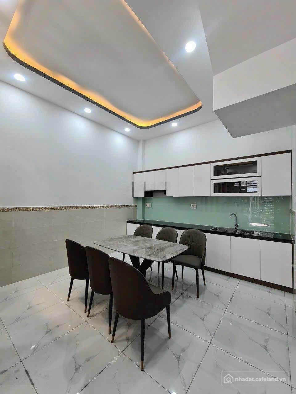 Bán nhà riêng: Sát BX Miền Đông, HXT, bề ngang 7,4m, kết cấu 3 tầng mới cứng, đư