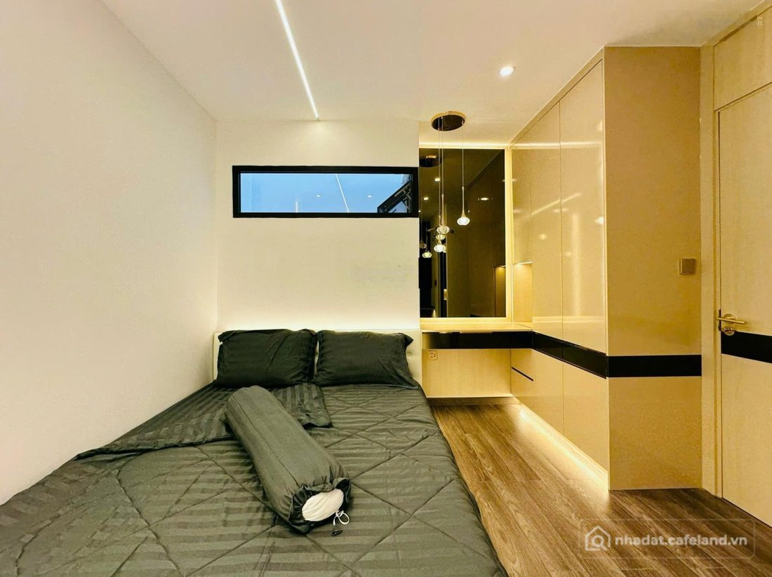 Bán nhà riêng: Ngay BX Miền Đông, hẻm xe tải, nhà mới cứng 3 tầng, đường XVNT, D