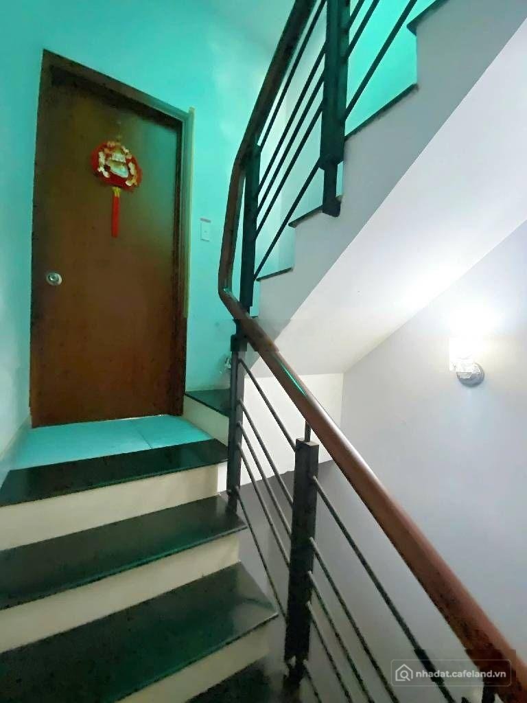 Bán nhà riêng: Nhà 5 tầng hxh út tịch tân bình 40m . sổ hồng riêng nở hậu