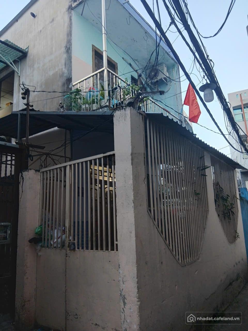 Bán nhà riêng: Bán nhà ngang 4,9m, diện tích khủng 100m2, qua bùng binh Điện Biê