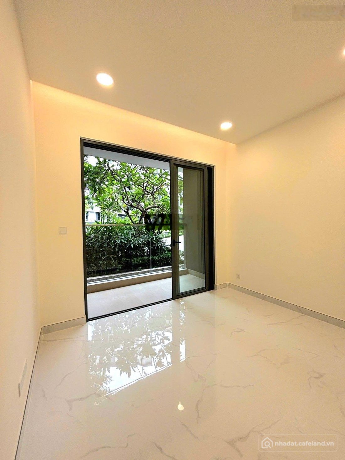 Bán căn hộ chung cư: Bán căn trệt góc 2PN, 96m2, Diamond Centery, NTCB kèm 1 ô x