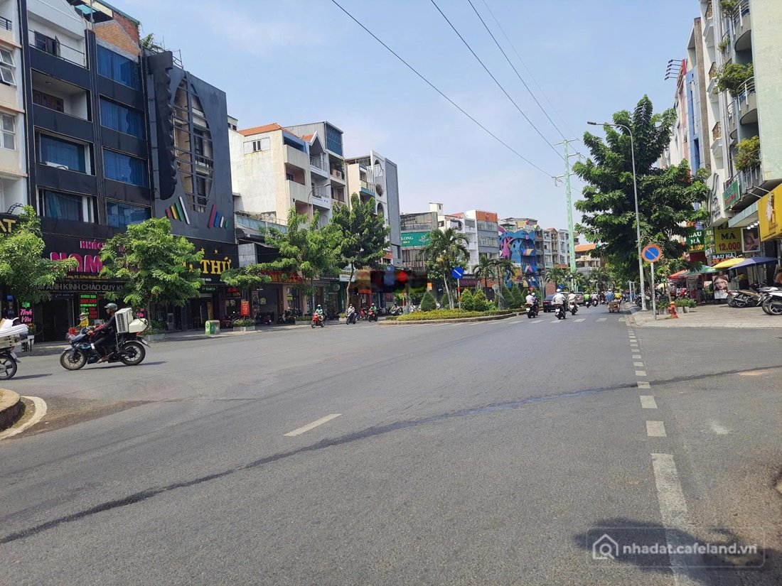 Bán nhà riêng: Căn duy nhất ngang lớn, 8.2x16m, 3 lầu, HĐT 120tr, nhà MT đường 1