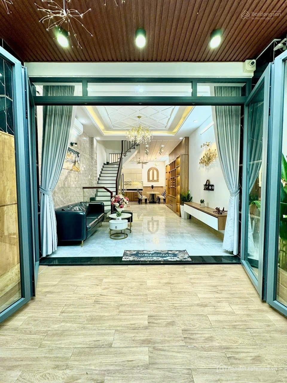Bán nhà riêng: Nhà giá ngộp cần bán hẻm Vườn Chuối P.4 Q3. Giá: 4,45 tỷ. DT: 67m