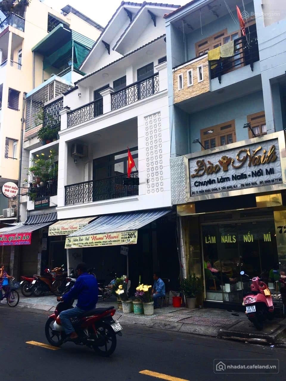 Bán nhà riêng: Bán Nhà Mặt Tiền 6m4, Quận 1, Thiên Đường Spa & Nail.