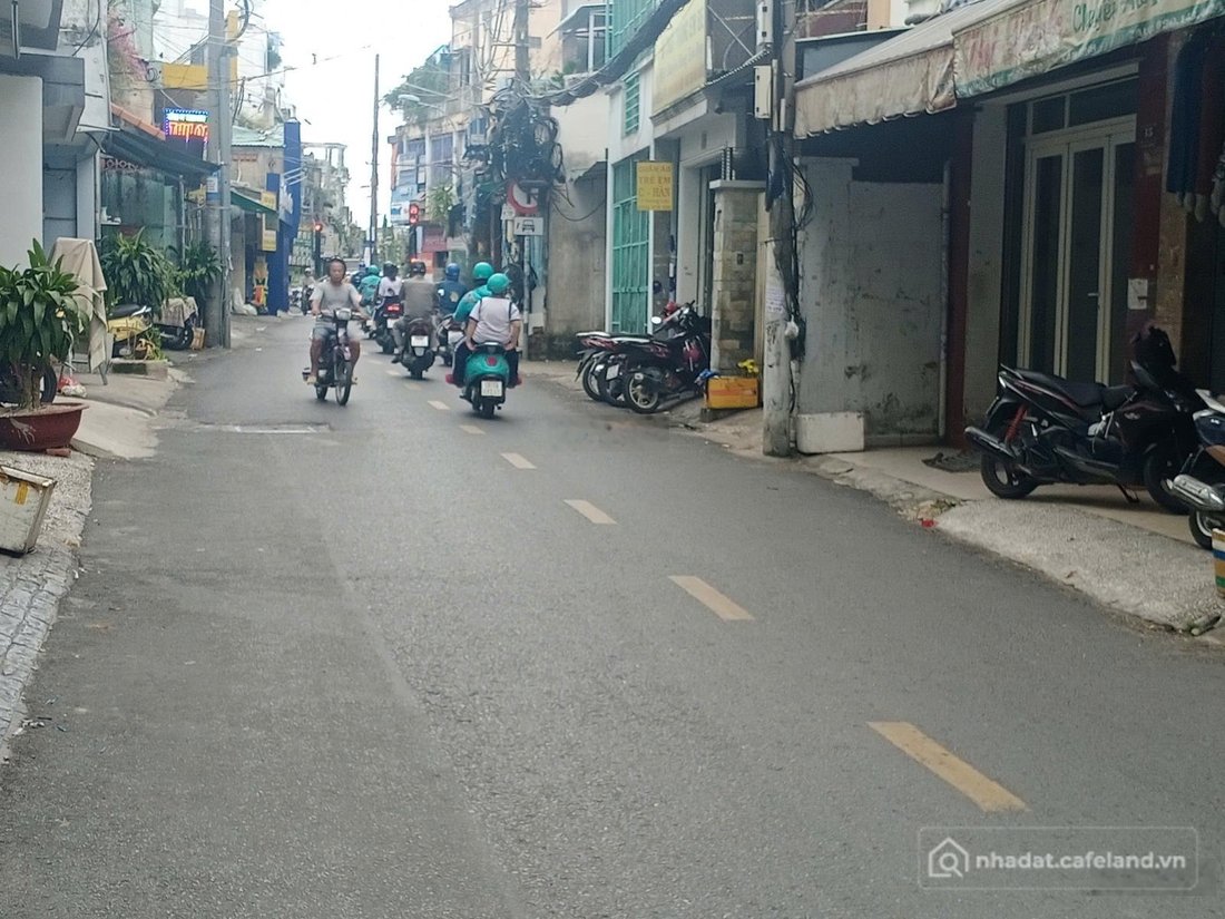 Bán nhà riêng: Bán nhà 4 tầng, mặt tiền đường Hồng Lạc, Phường 10 - Tân Bình, ch