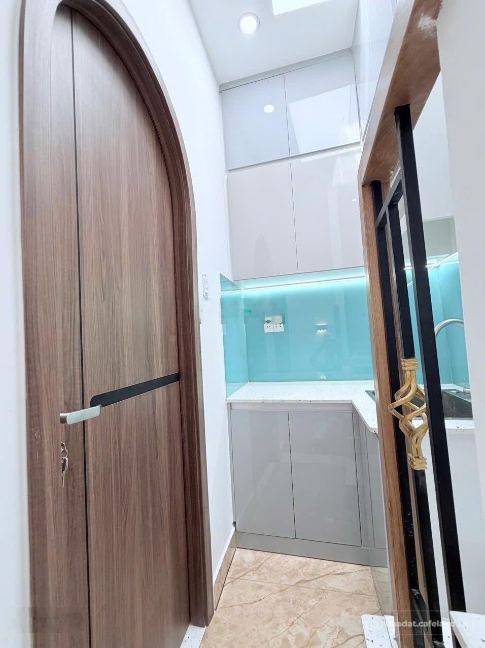 Bán nhà riêng: MTKD Văn Cao 2 tấm nhà đẹp - mở spa hết ý