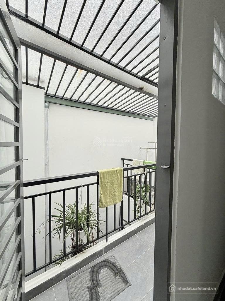 Bán nhà riêng: Bán nhà mặt tiền siêu víp- khu bàn cờ thống nhất - tân phú . 4.