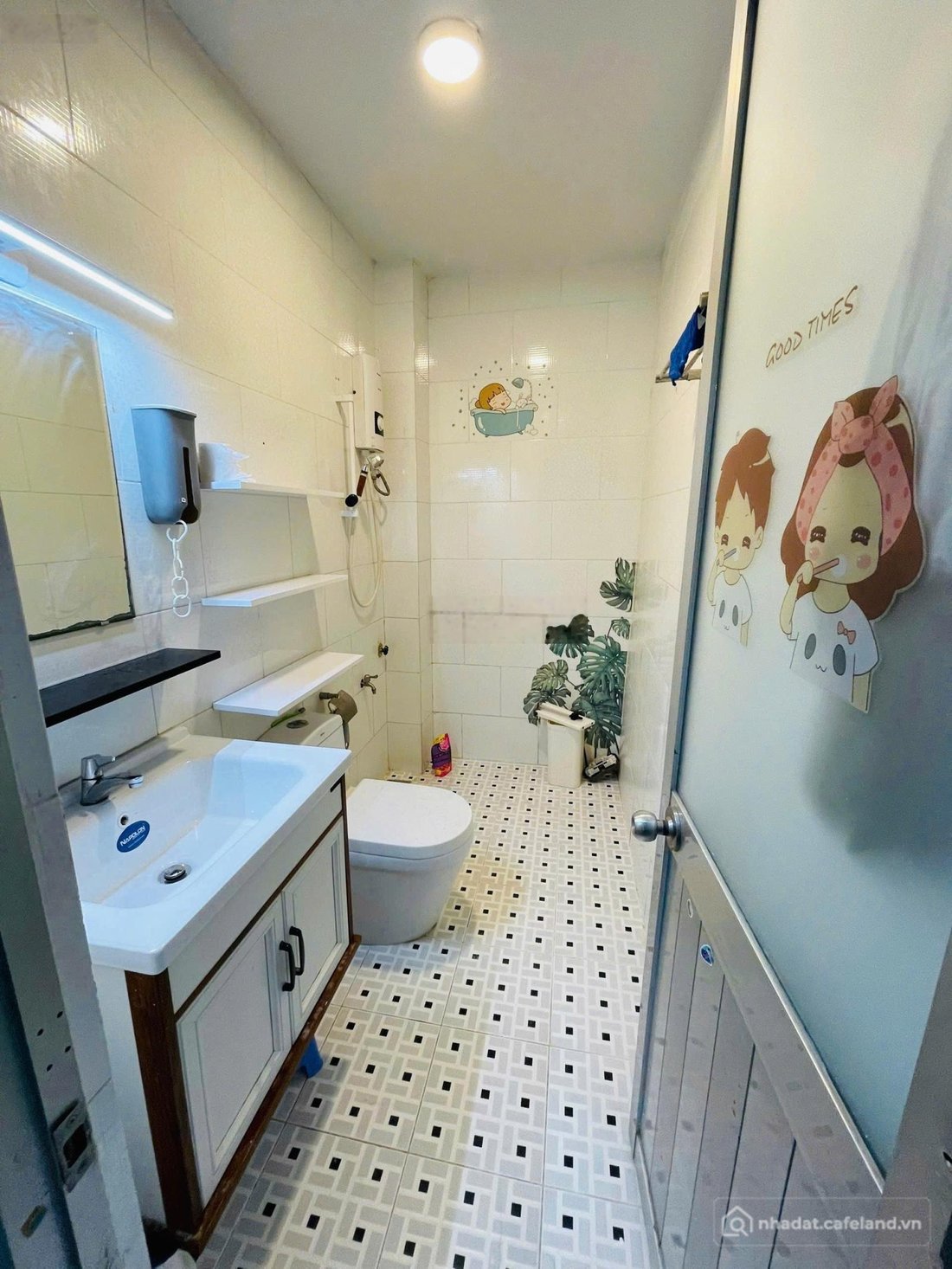 Bán nhà riêng: Bán nhà đường 8m Thoại Ngọc Hầu Quận Tân Phú 2 tầng Đúc 61m2 chỉ 
