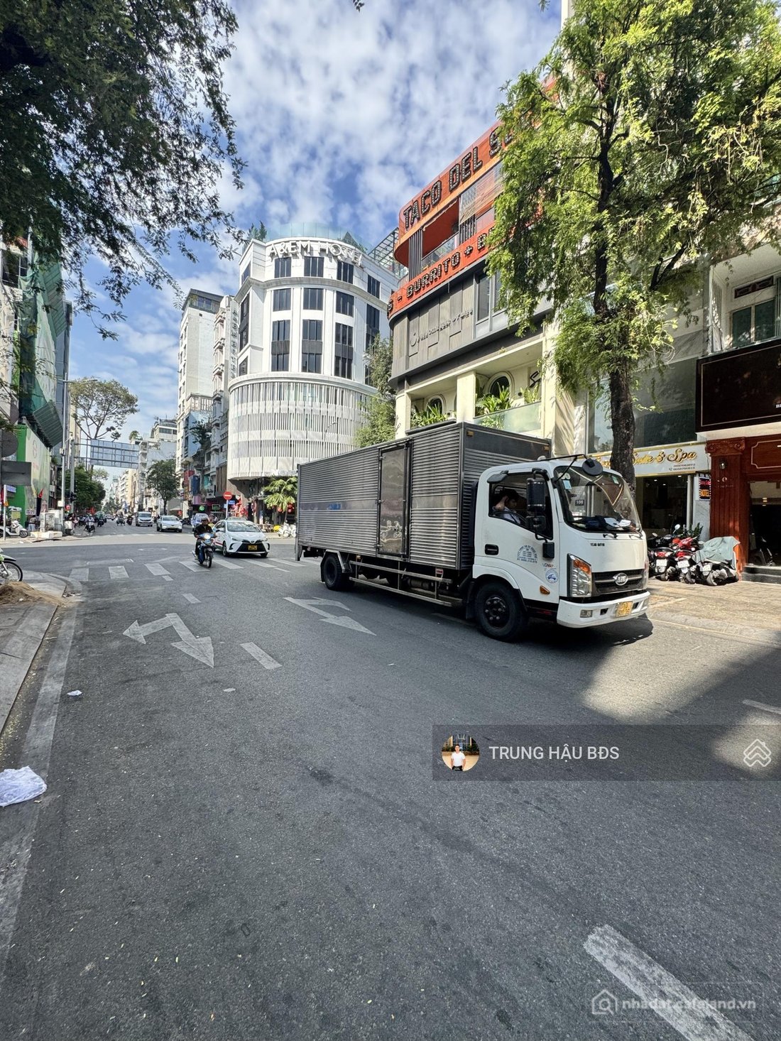Bán nhà riêng: Vị trí kim cương bán toà nhà MT Lý Tự Trọng, Quận 1 - DT 1800m2 s