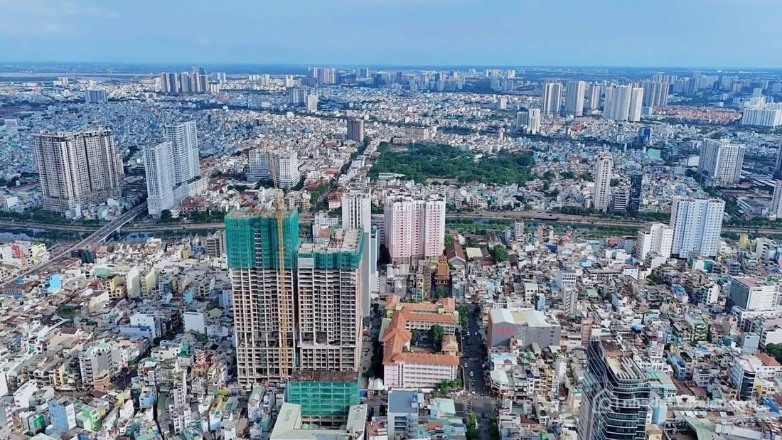 Bán căn hộ chung cư: Chính chủ bán gấp căn 2pn 68m2, tầng cao, view ngoài, kèm s