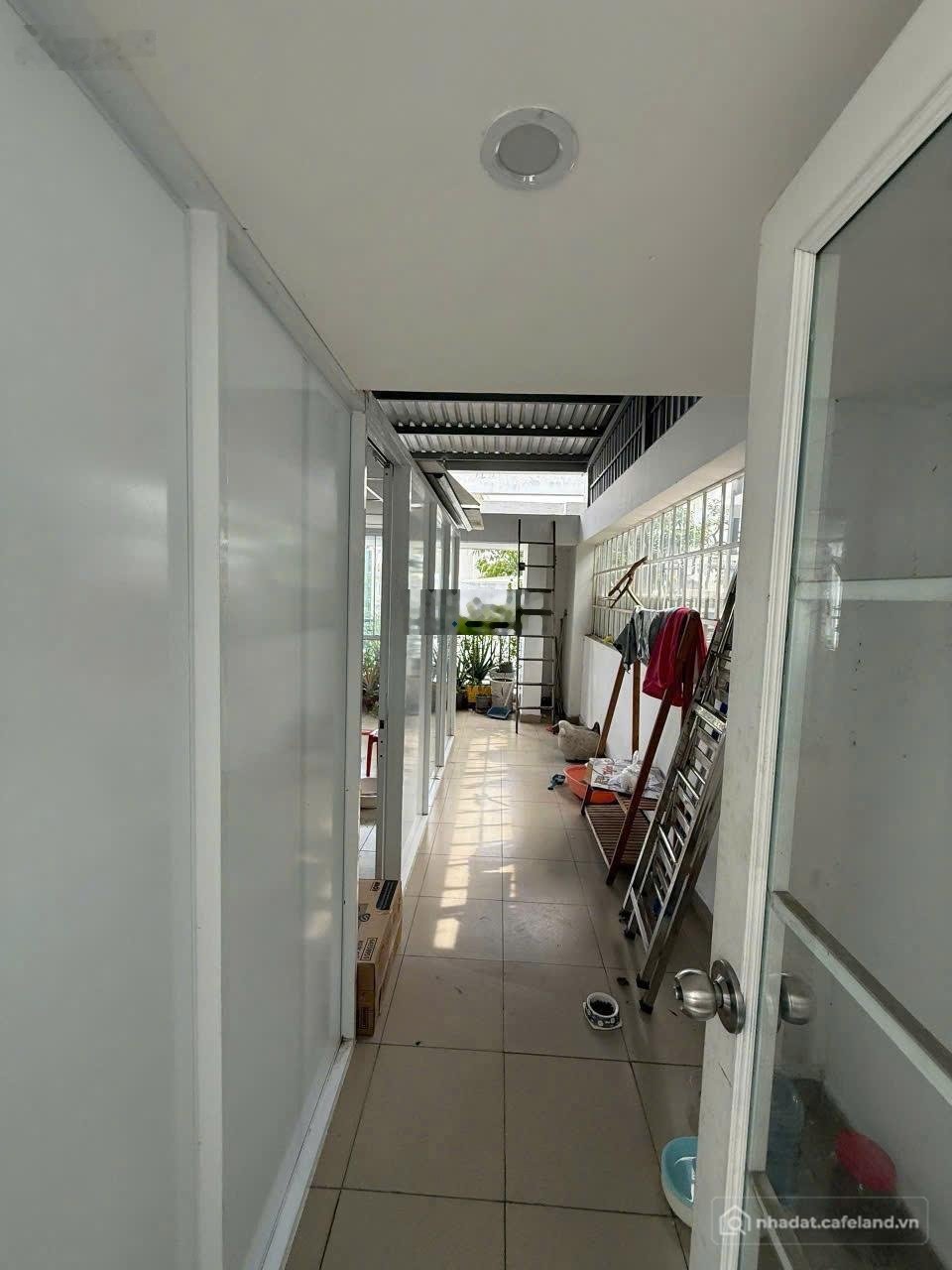 Bán nhà riêng: Bán nhà 3,5 tấm hẻm xe hơi ngay chợ tân hương - 4x9.5m - trệt, 2 