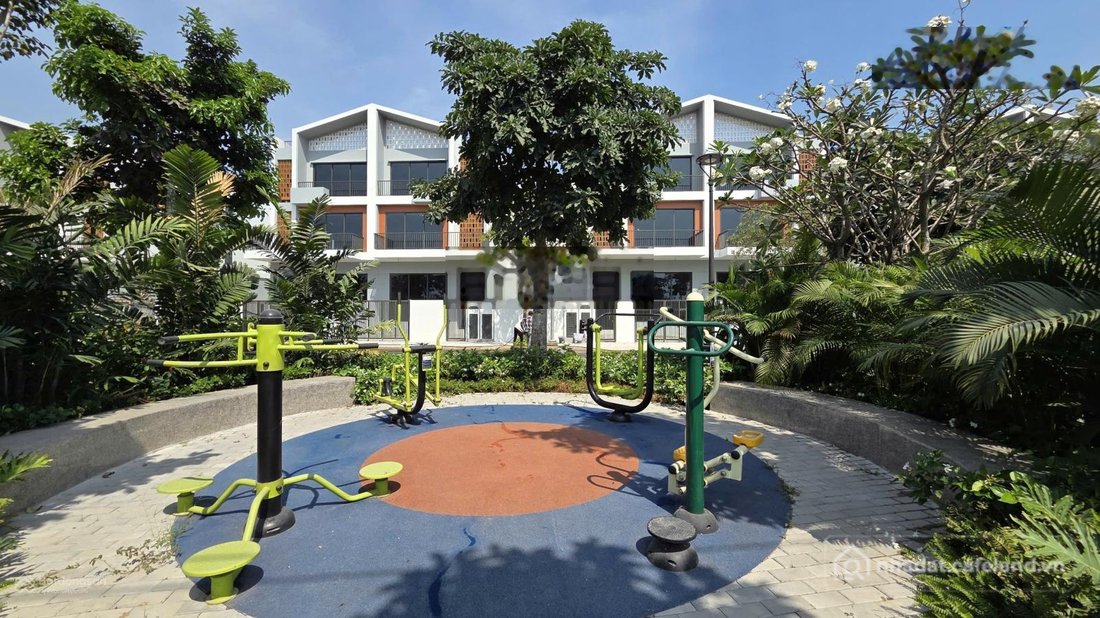 Bán biệt thự: Bán Biệt Thự Căn Góc The Meadow Bình Chánh 220m2 Chỉ 20% Nhận Nhà 