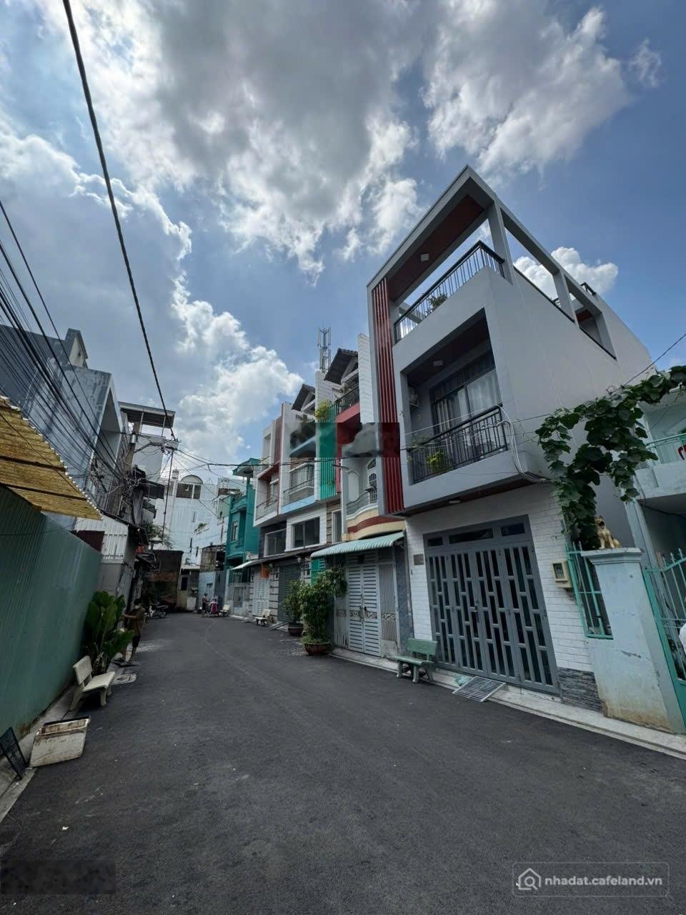Bán nhà riêng: Hẻm nhựa 6m Tô Hiệu gần Luỹ Bán Bích, Hoà Bình - Nhà mới 2 lầu ST